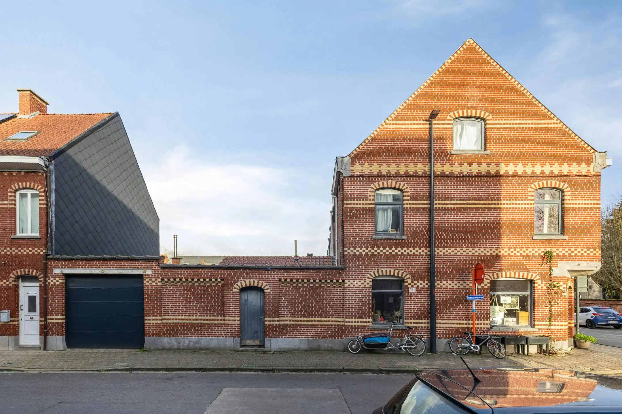 Hoofdfoto van de publicatie: Gezellig huis met met 3 slaapkamers, leuke stadskoer en garage