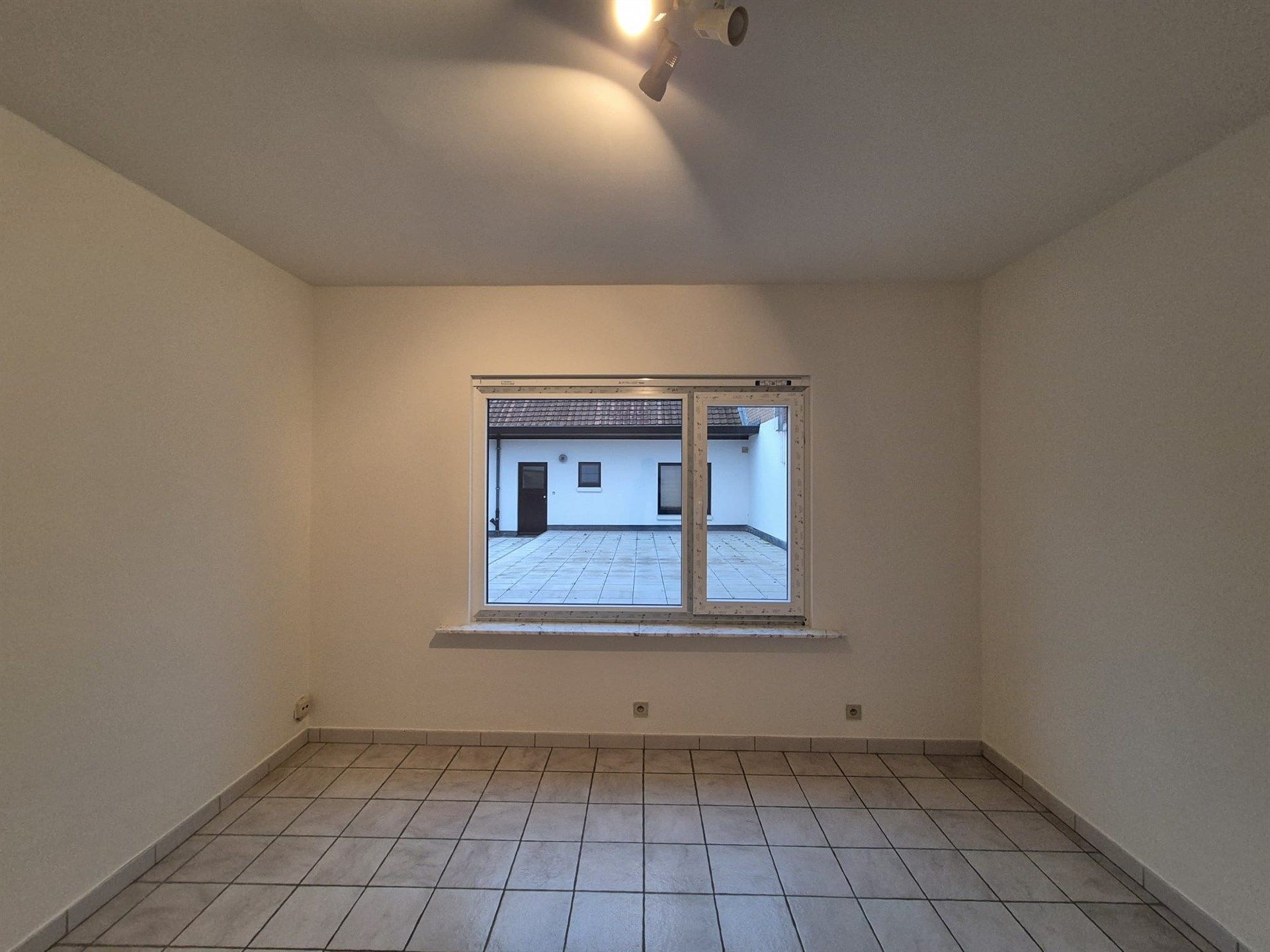 Opgeknapt 1-slaapkamer appartement op de eerste verdieping. foto 15