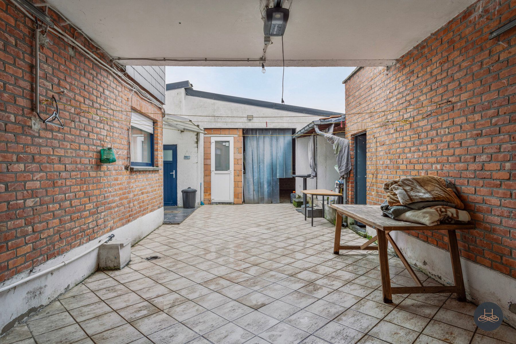 Ruime woning met veel potentieel op toplocatie foto 11