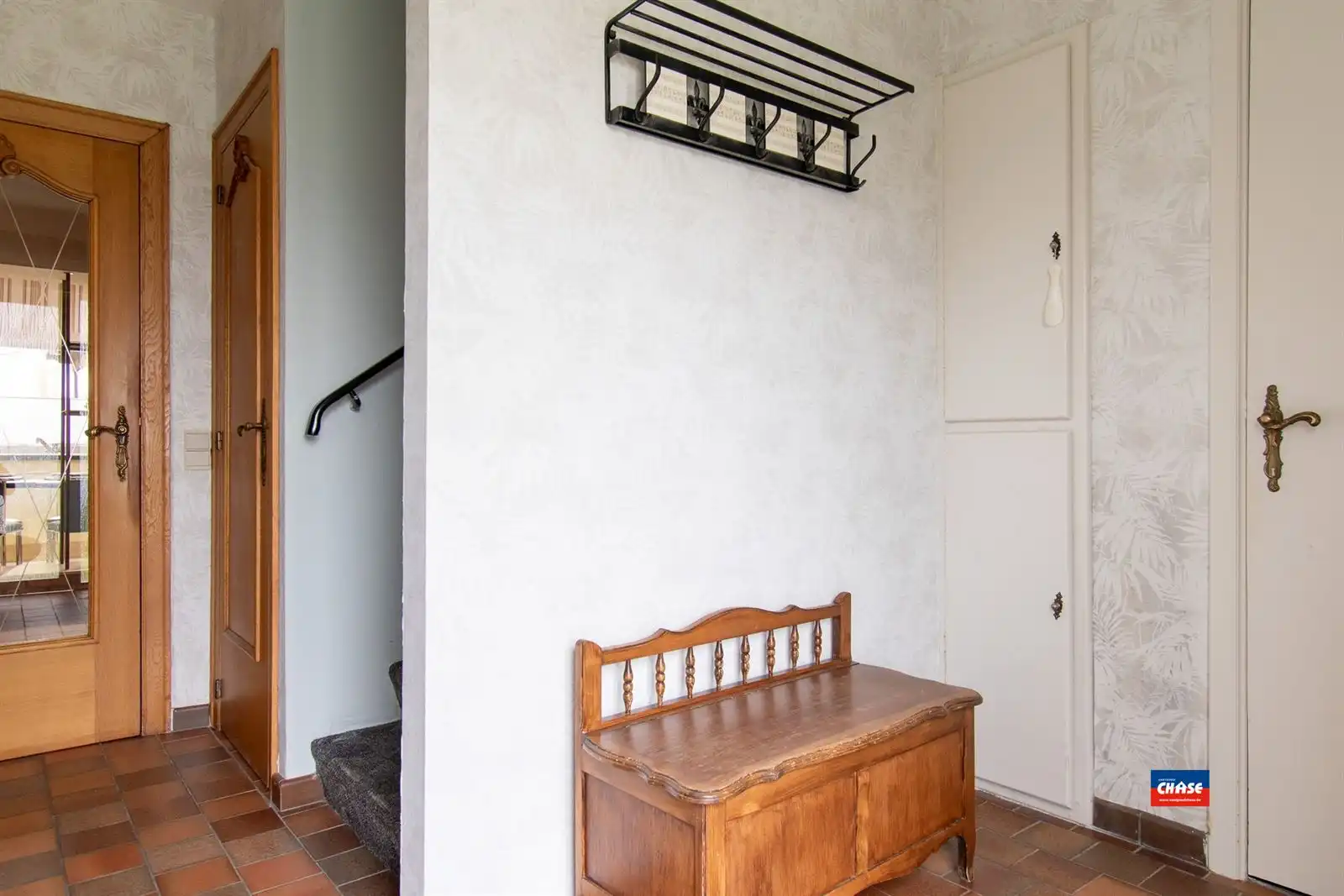 Op te frissen rijwoning met 3 slaapkamers, zolderkamer en gezellige zuid tuin. foto 3