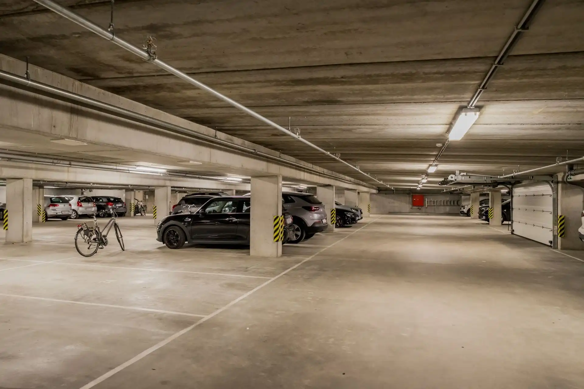 APP. MET 2 SLPKM., TERRAS EN AUTOSTAANPLAATS IN MECHELEN foto 5