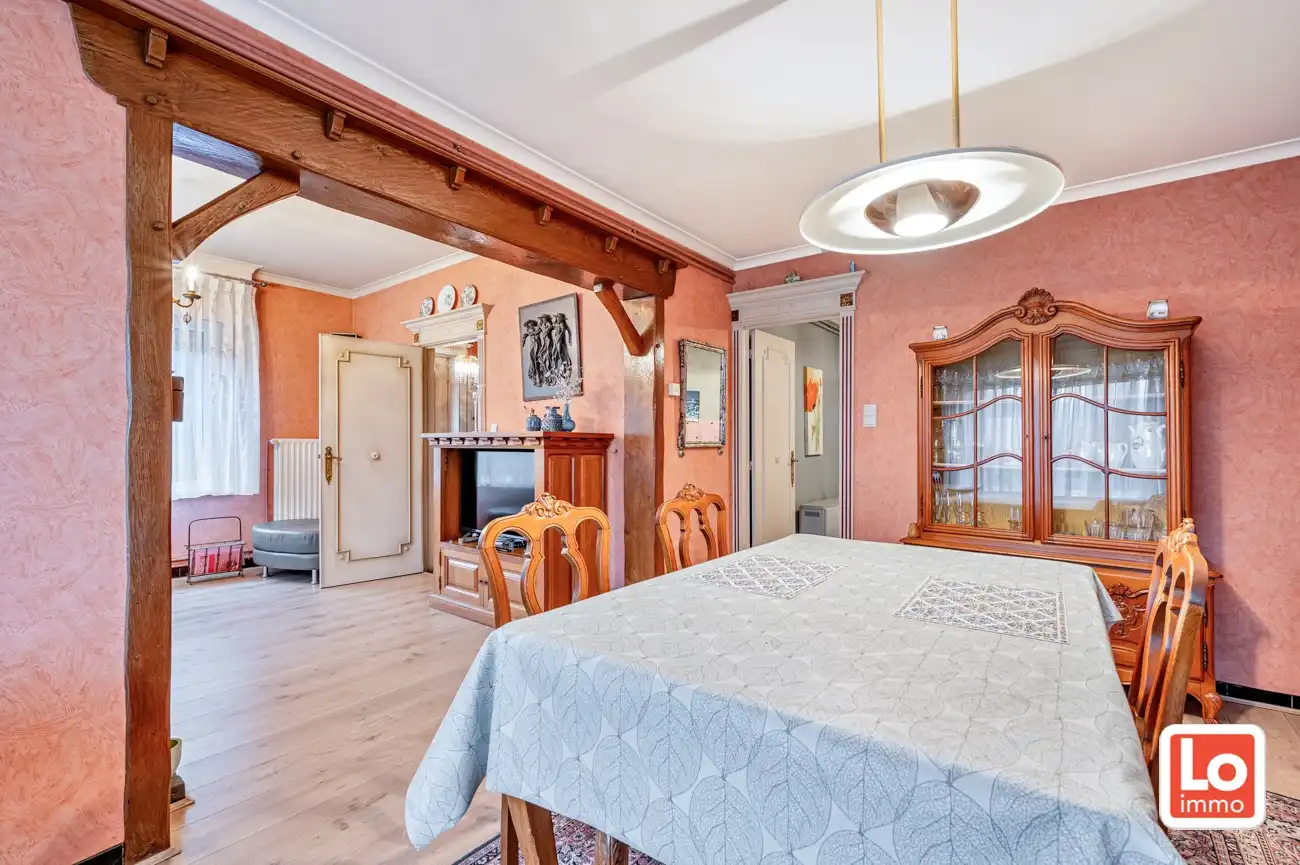 VERKOCHT! Te renoveren open bebouwing op een makkelijk bereikbare locatie in Beervelde. foto 6