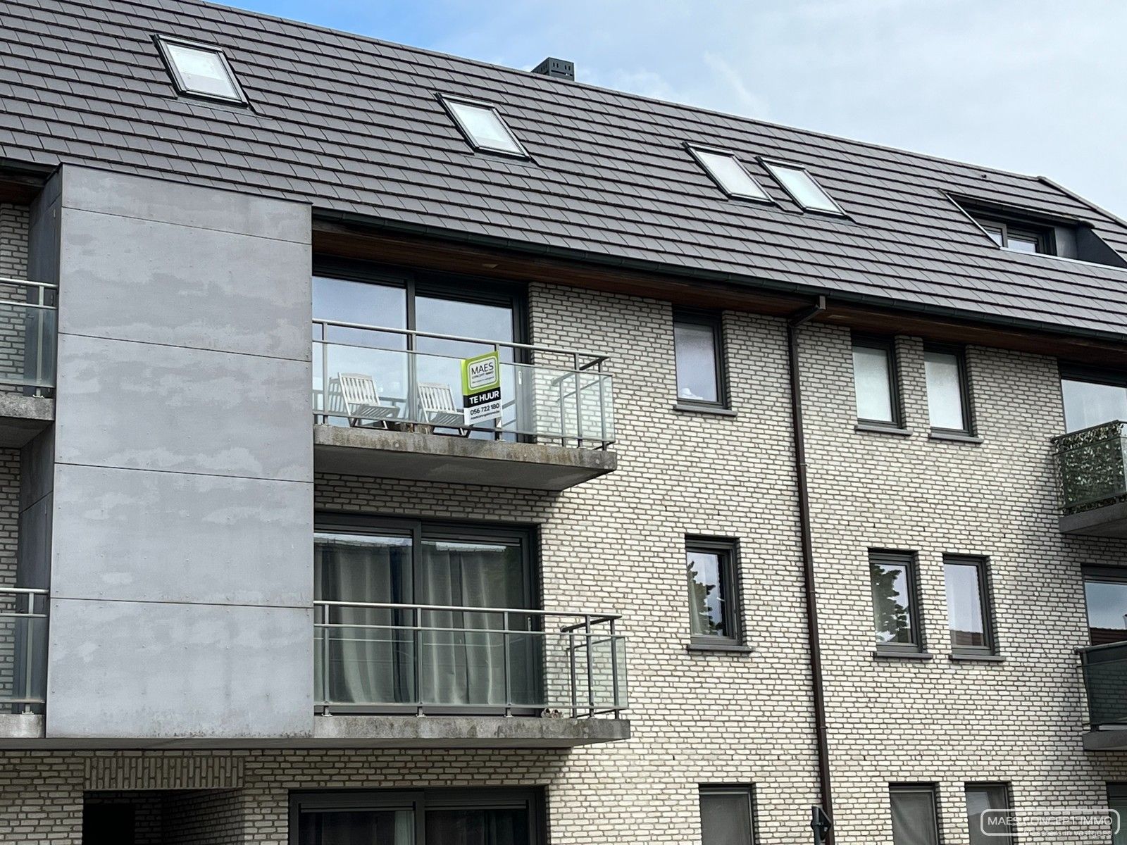 Praktisch appartement met 2 slaapkamers en garage te huur in Tiegem foto {{pictureIndex}}