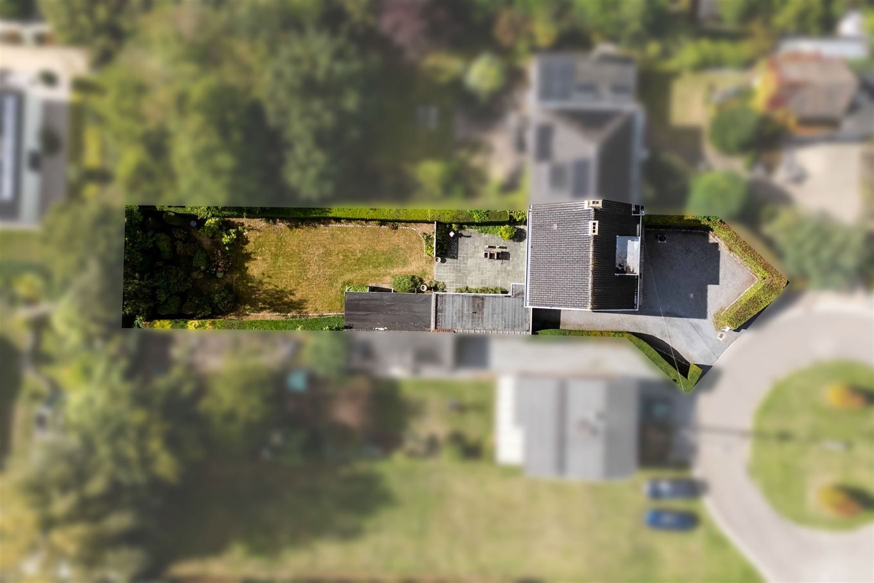 Ruime halfopen bebouwing met zuidgerichte tuin te Destelbergen. foto 2