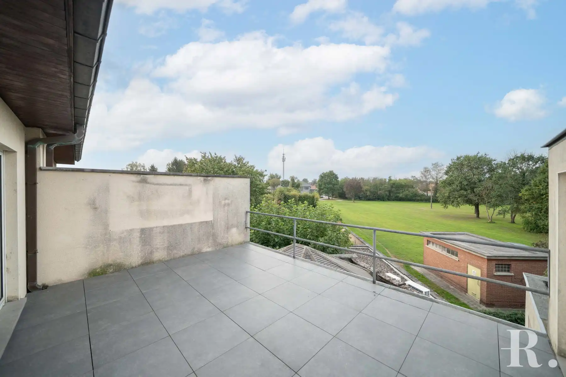 Ruim duplex dakappartement op goede locatie foto 13