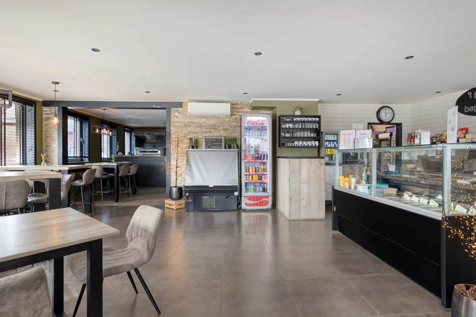Te koop: Succesvolle broodjeszaak & trattoria met ruim overdekt terras foto 3