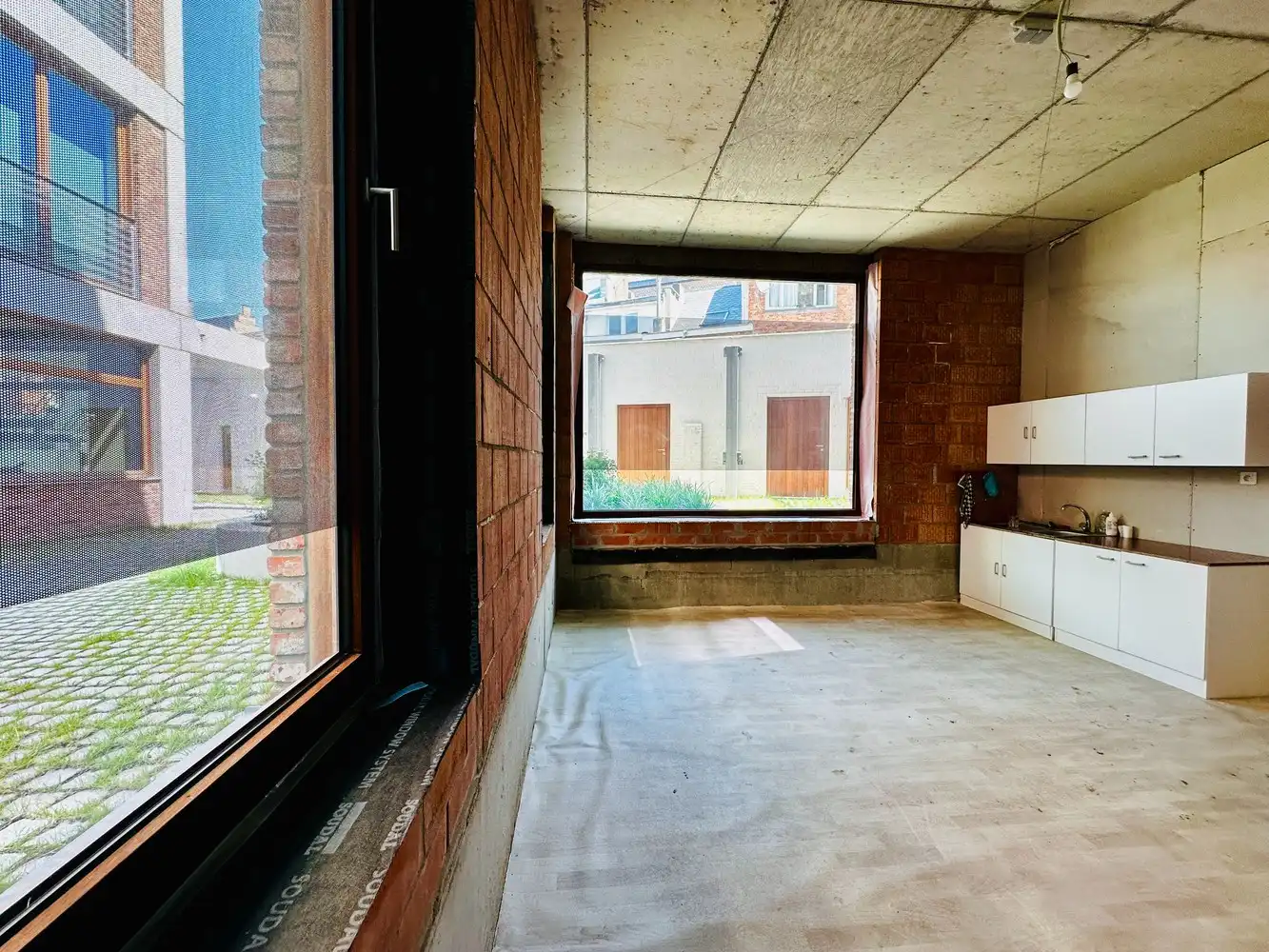 LAATSTE NIEUWBOUW COMMERCIËLE UNITS IN HET HIPPE PORTIER 51 foto 4