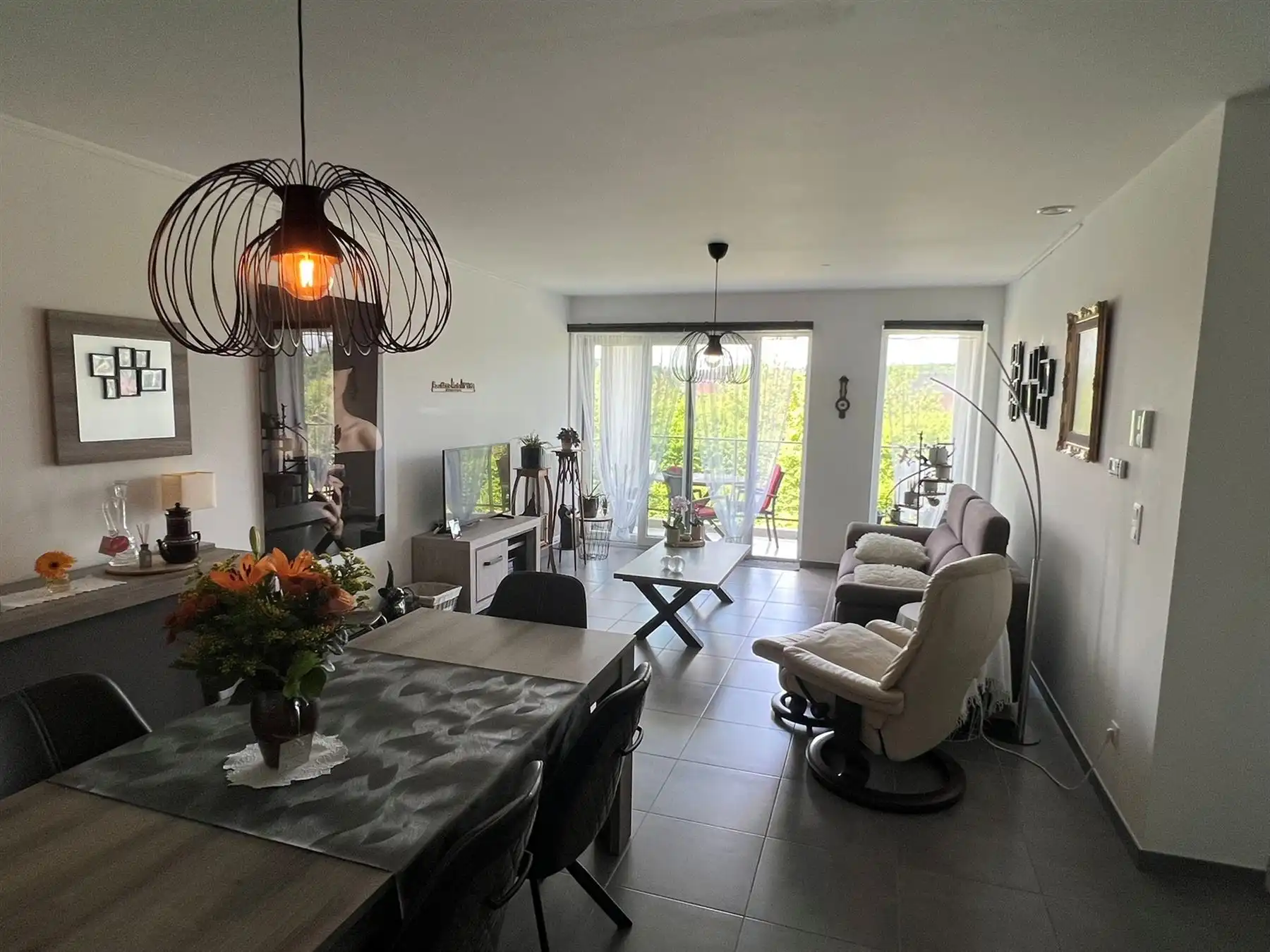 Comfortabel wonen met zicht op groen : 2 slaapkamers, terras en garage inbegrepen foto 2