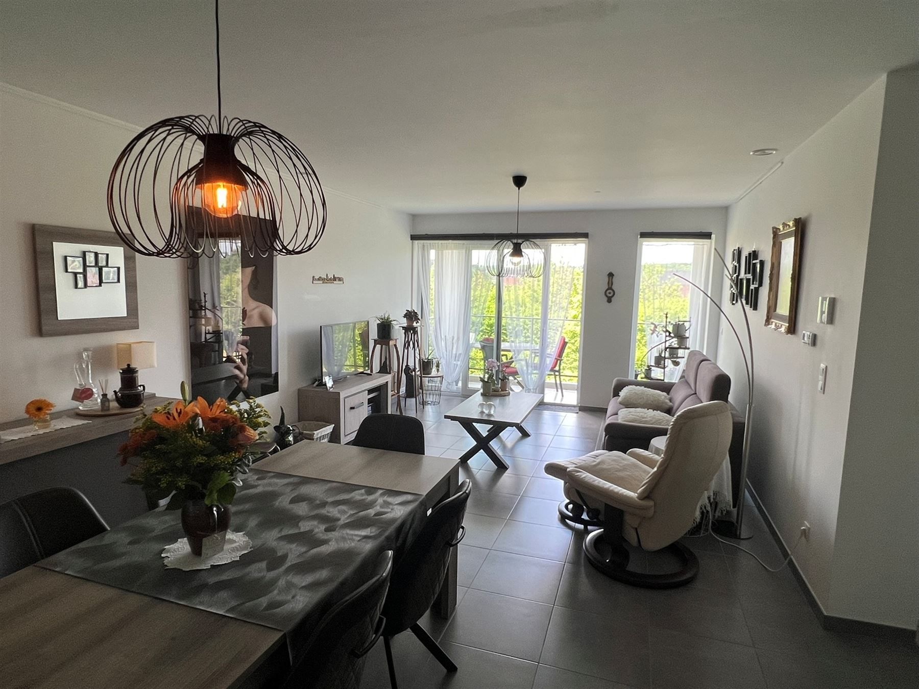 Comfortabel wonen met zicht op groen : 2 slaapkamers, terras en garage inbegrepen foto 2