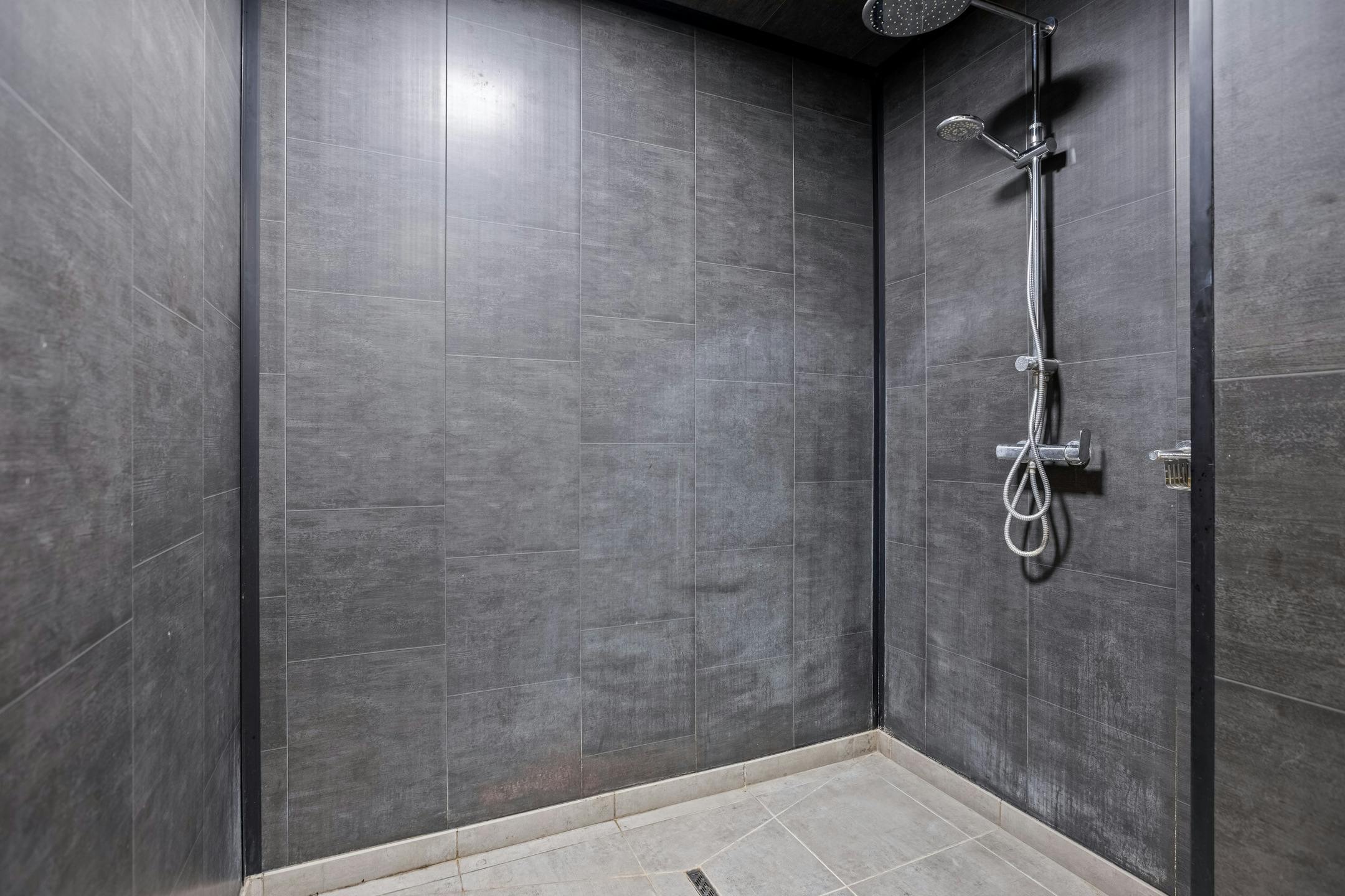 alfopen bebouwing met 3 slaapkamers op een ruim perceel in Gits! foto 7