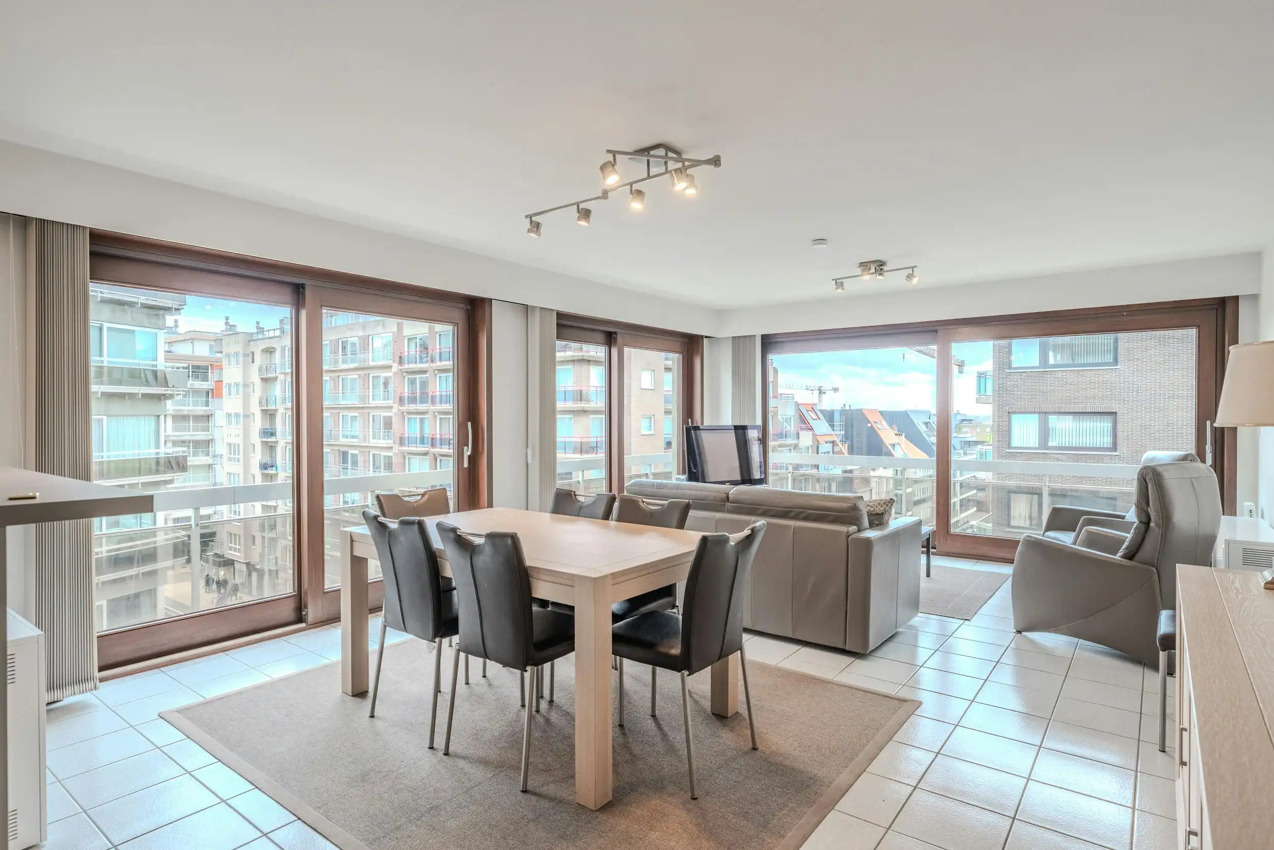 Hoekappartement met zijdelings zeezicht op toplocatie! foto 3