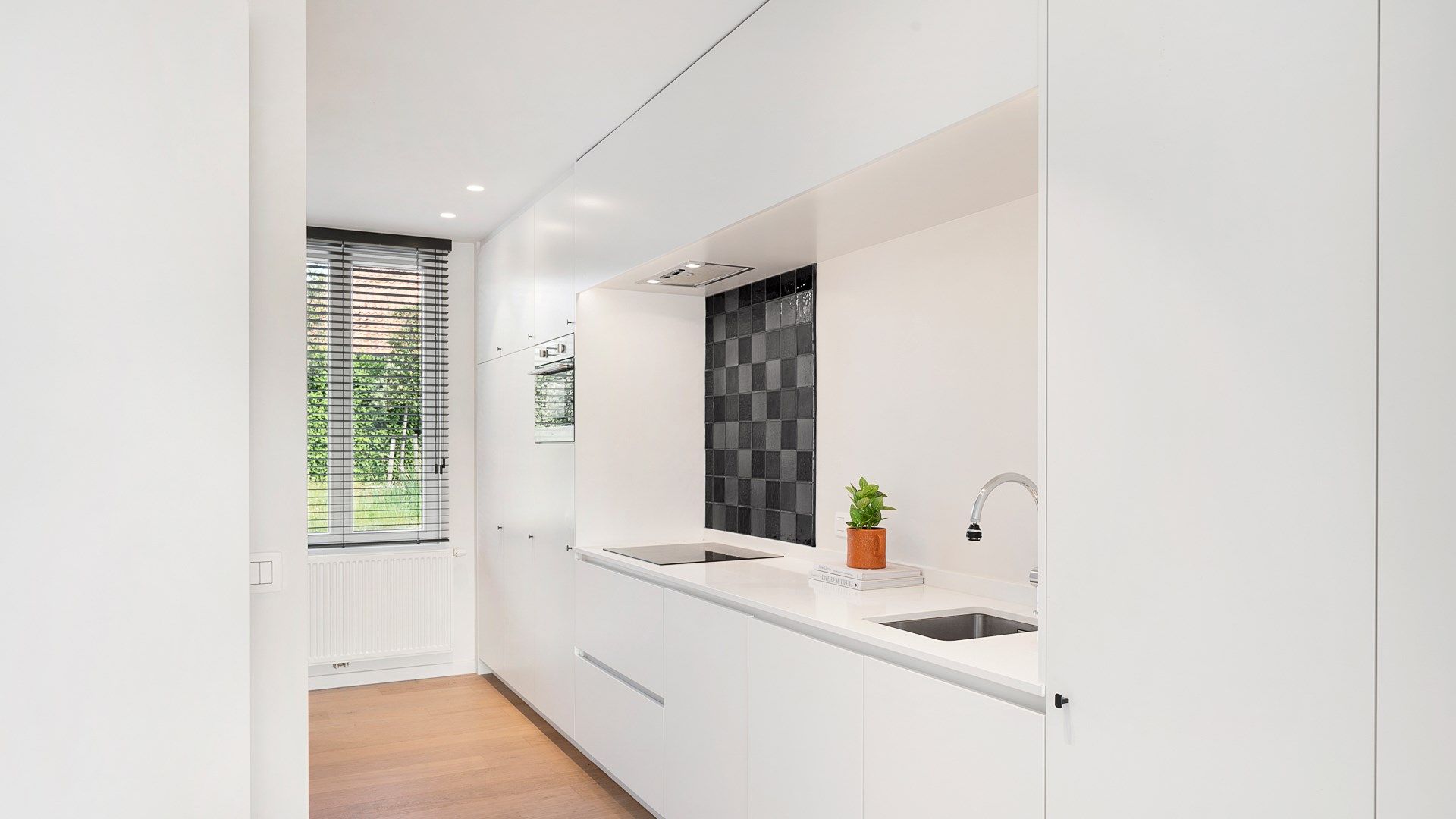 Vernieuwd huis met mooie open zichten te Damme foto 6