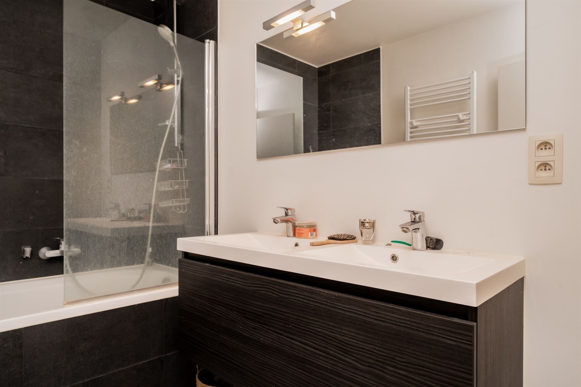 Prachtig, recent 3 slaapkamer duplex appartement met private tuin van 50m² foto 11