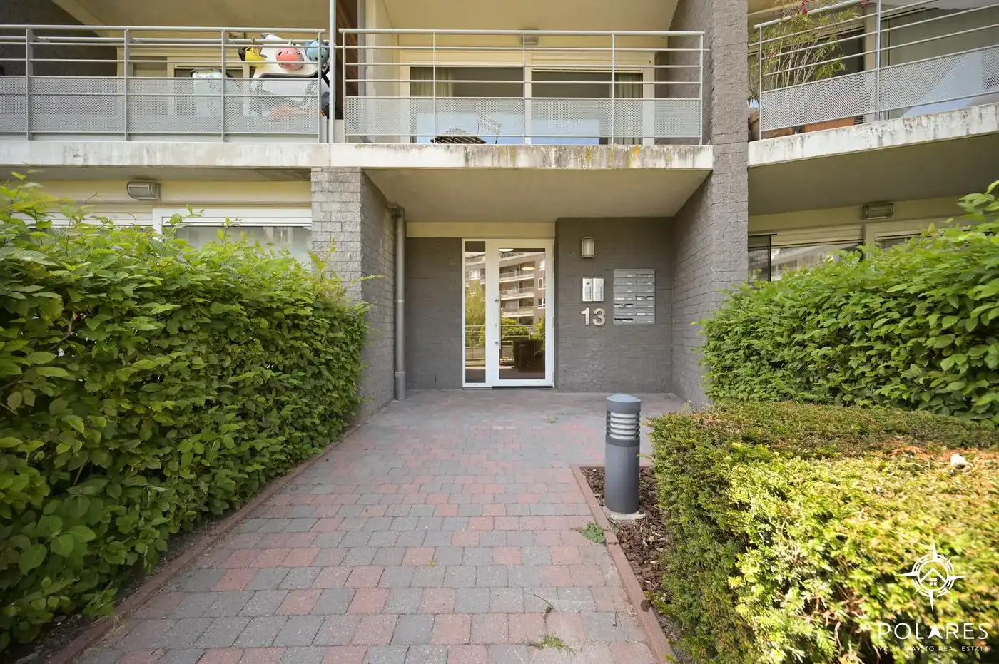 Instapklaar 2-slpk appartement met ruim terras en parkeerplaats foto 17