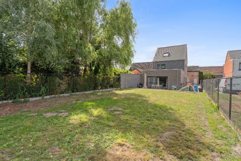 Mooie recente woning met 4 slaapkamers op 410m² foto 15