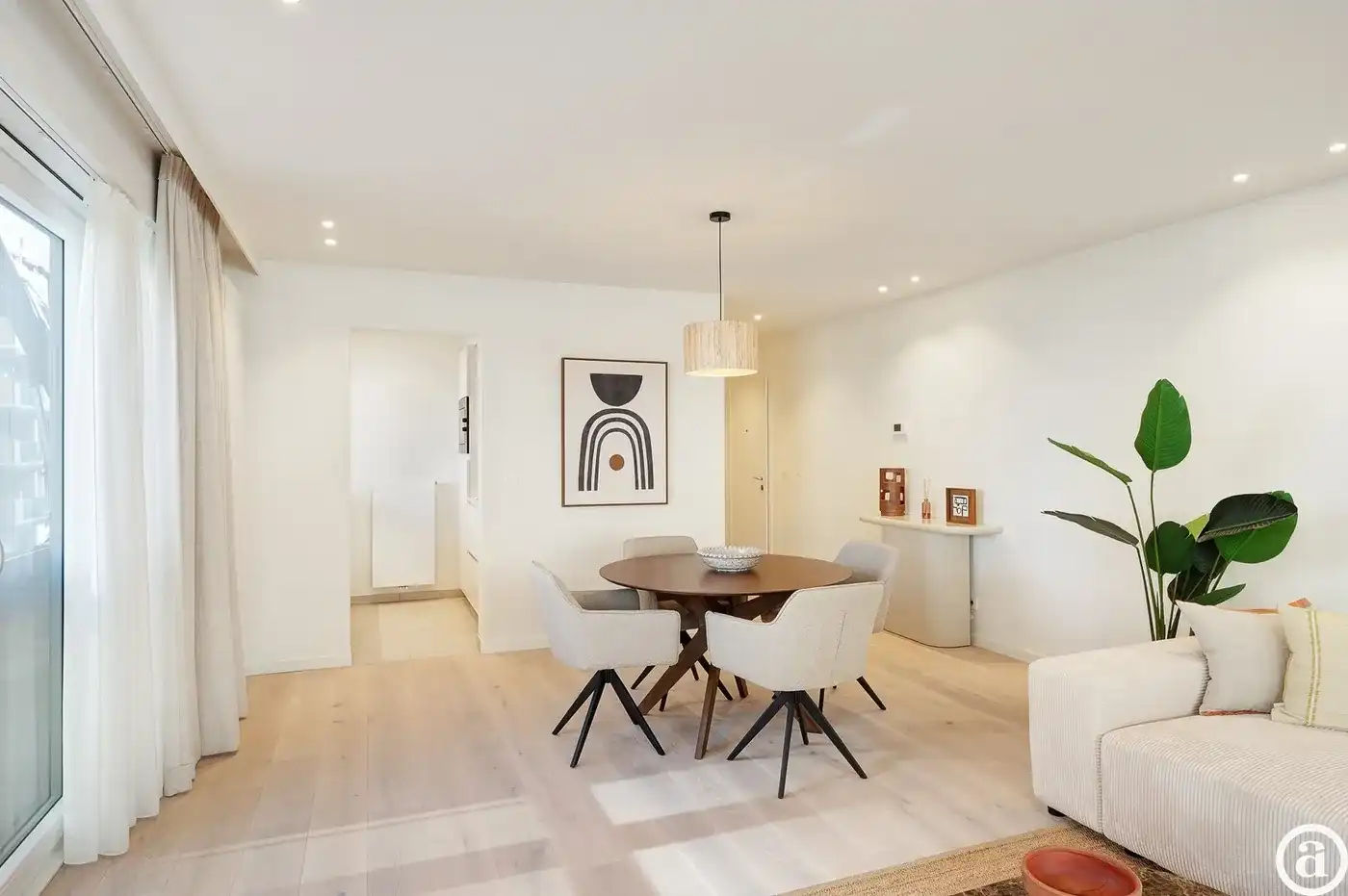 Lichtrijk hoekappartement met zijdelings zeezicht, centrum   foto 8