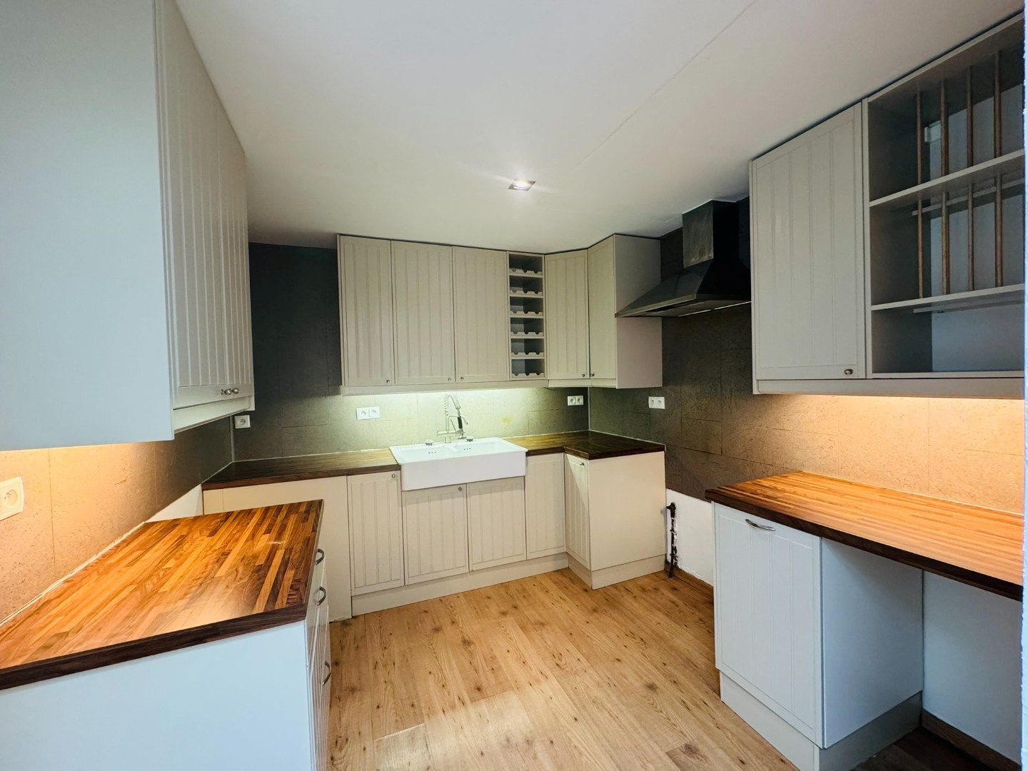 Goedgelegen starterswoning met 2 slaapkamers en tuin in Mariakerke foto 3