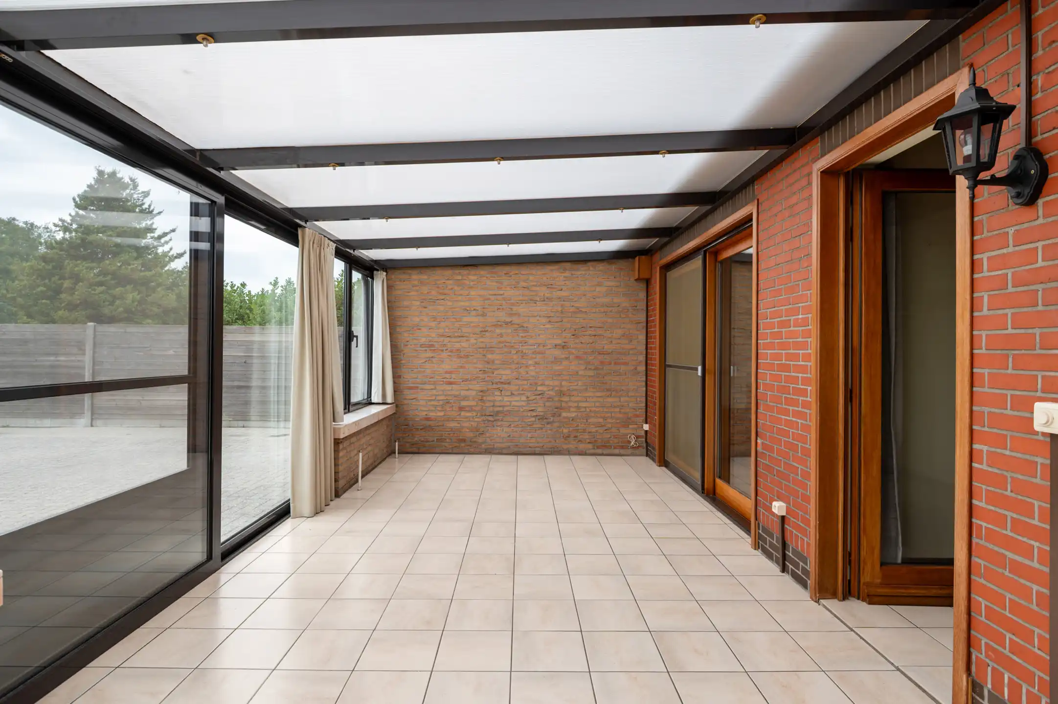 Charmante woning met grote tuin foto 15