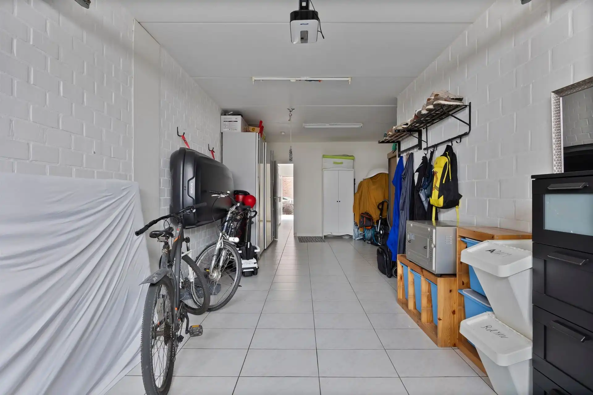 Bel-étage met drie slaapkamers en garage.  foto 3