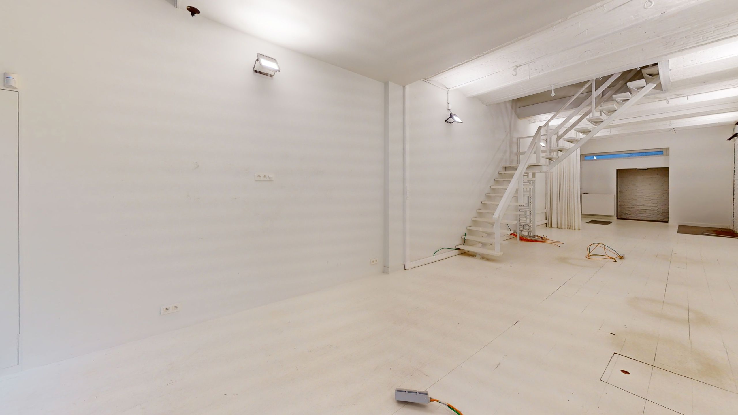 Uiterst lichte kantoorruimte gelegen op een toplocatie!  foto 3