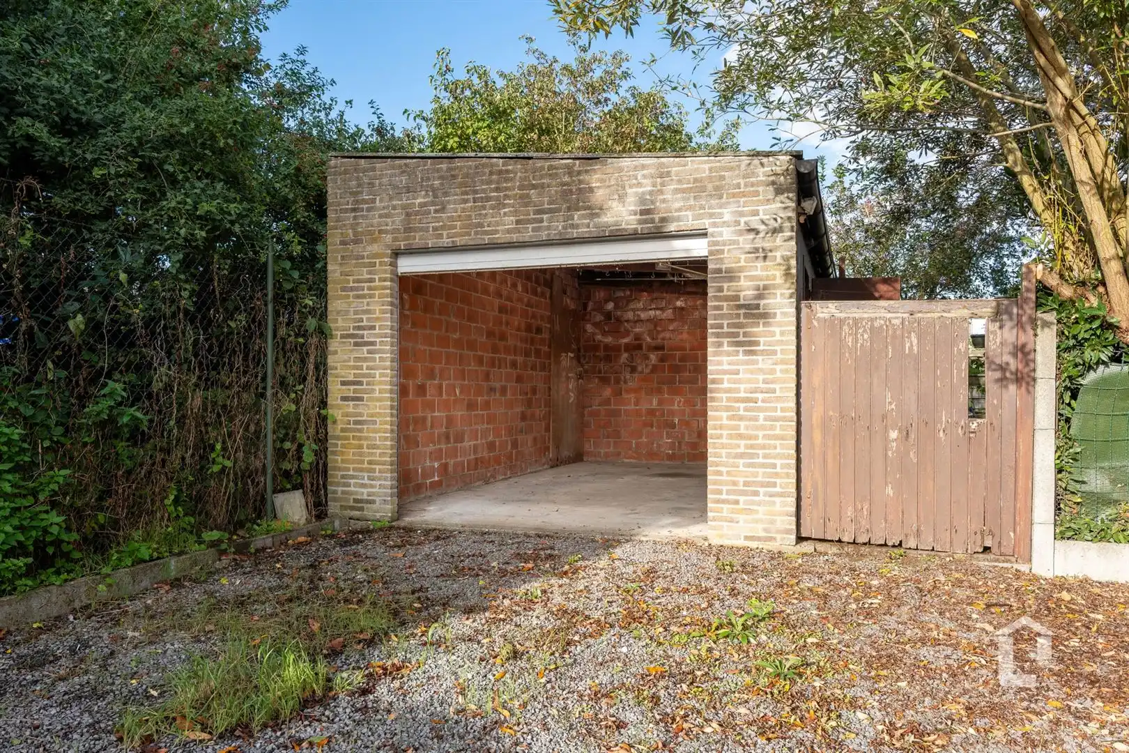 Te renoveren rijwoning met veel potentieel foto 15