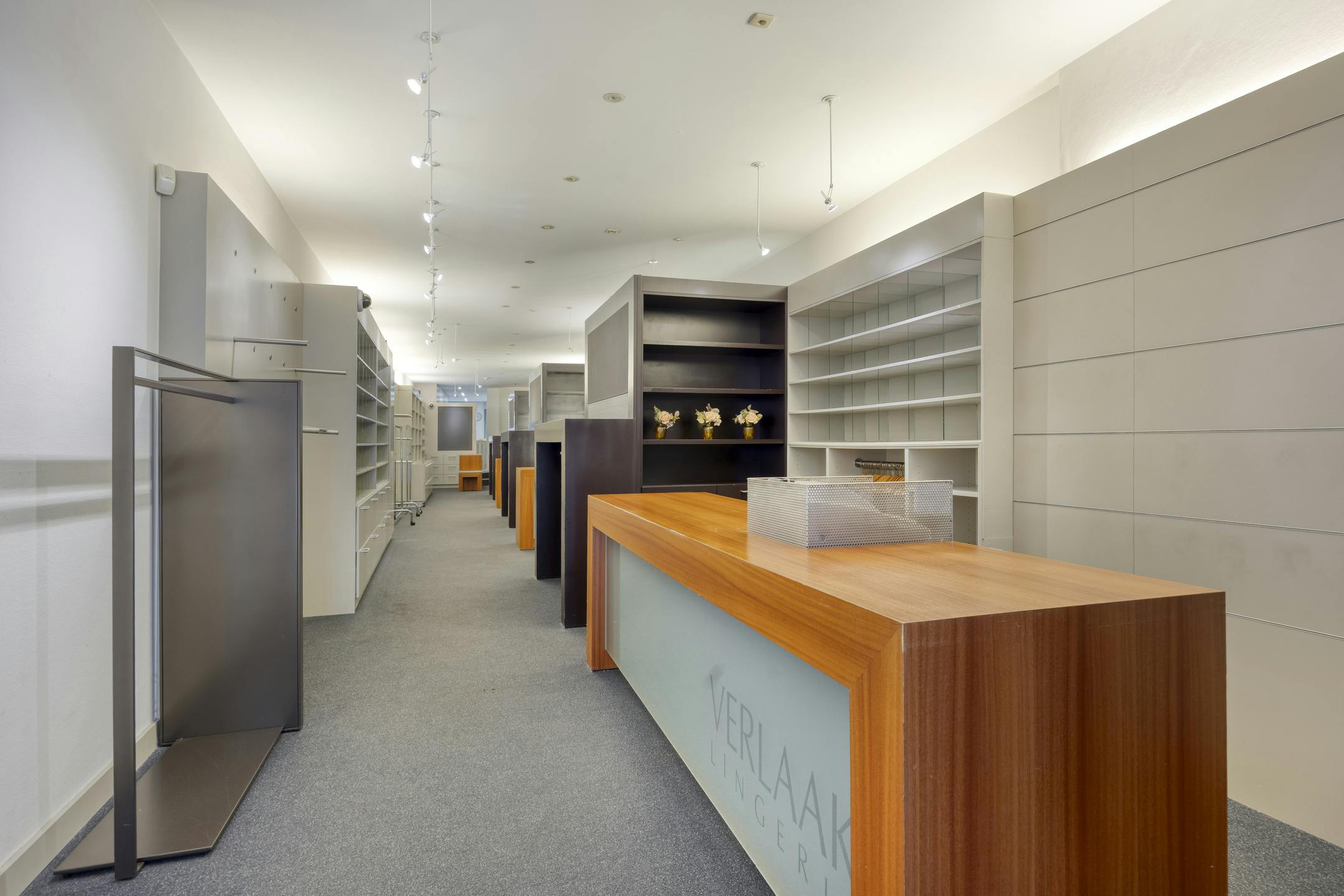 Stijlvolle stadswoning met handelspand te koop in hartje Maaseik foto 8