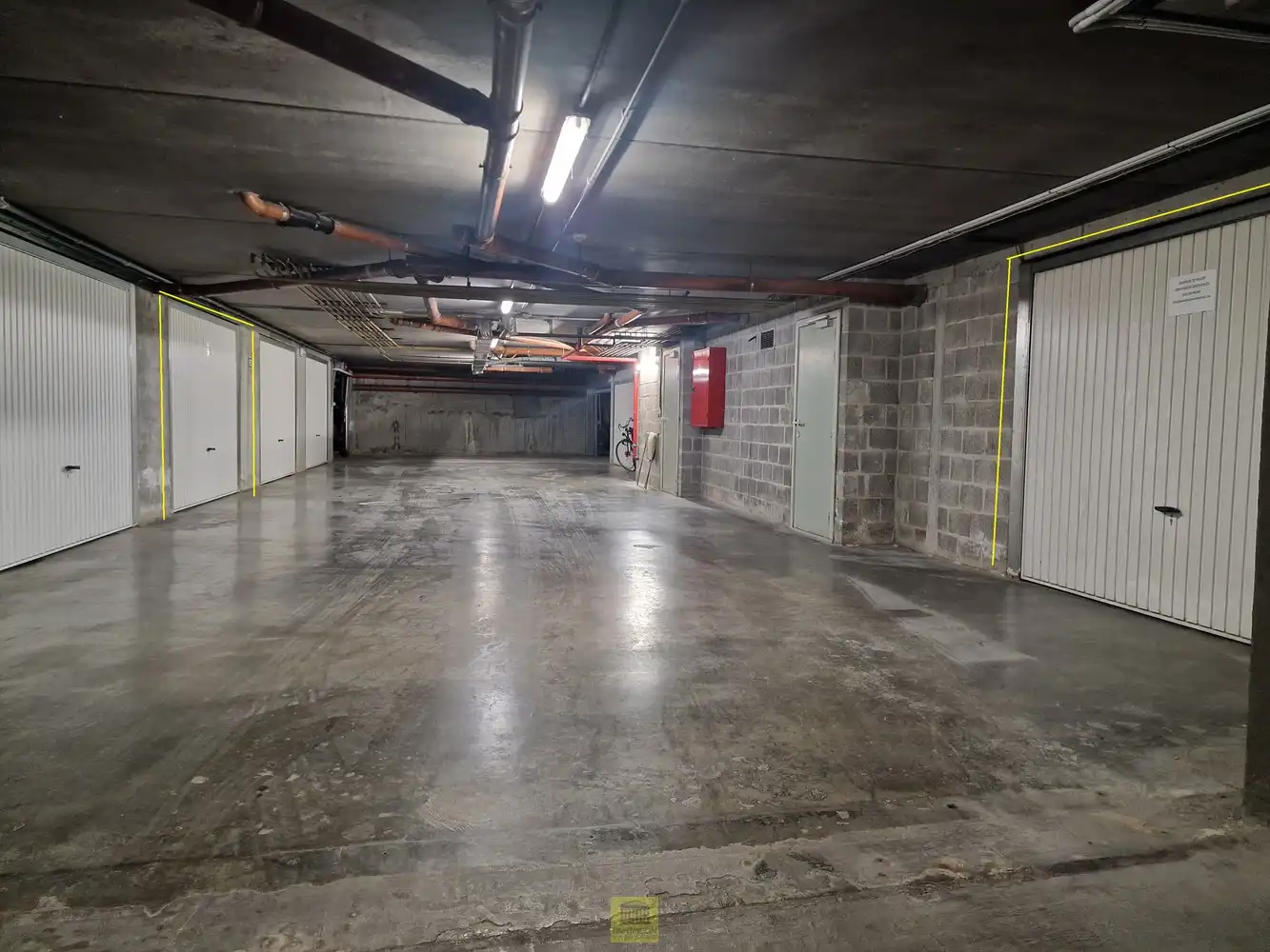 Twee ondergrondse garages te koop in Residentie Green Garden – Aalst foto {{pictureIndex}}