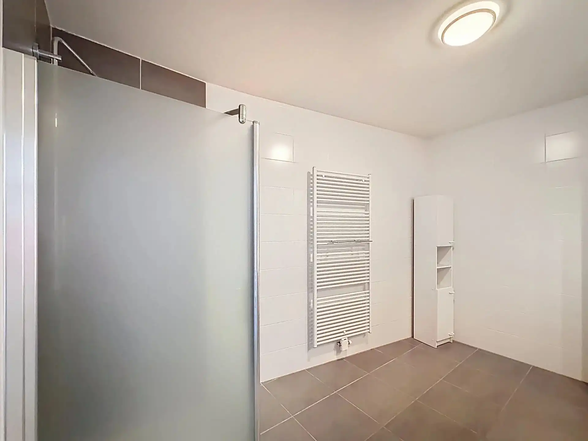 Ruim energiezuinig en verzorgd appartement met 2 slaapkamers en terras. foto 13