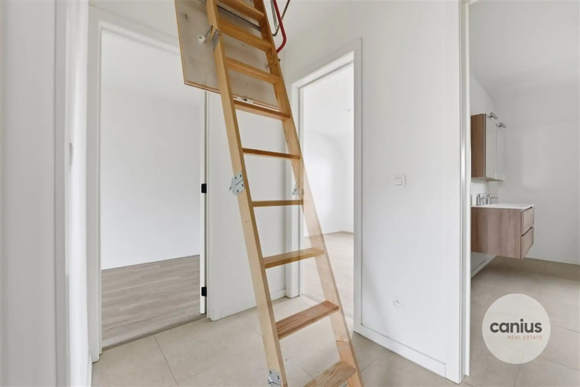 LANDELIJKE WONING MET 3 SLKS EN CARPORT foto 18