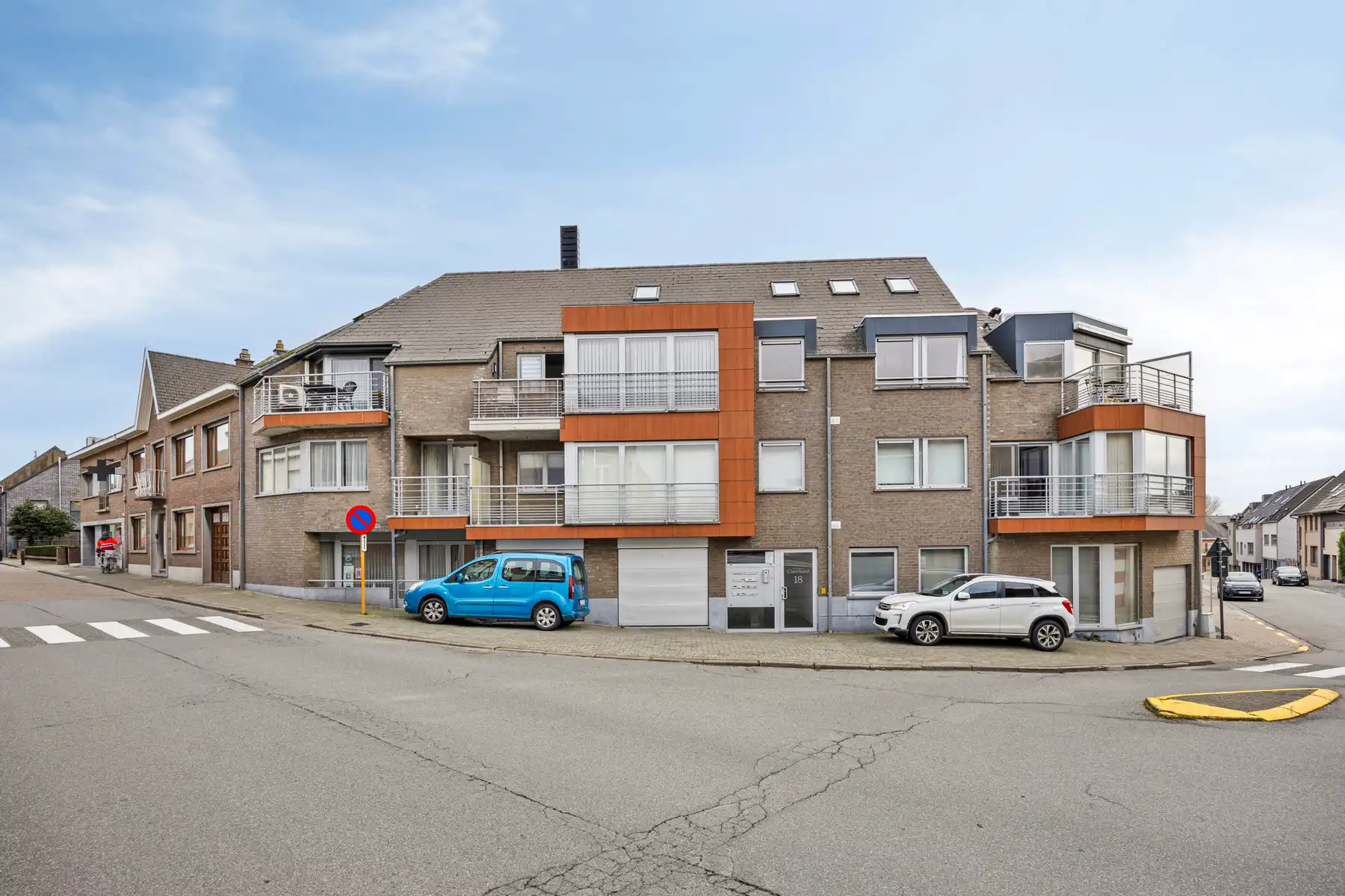 Instapklaar appartement met 2 kamers, staanplaats en terras foto {{pictureIndex}}