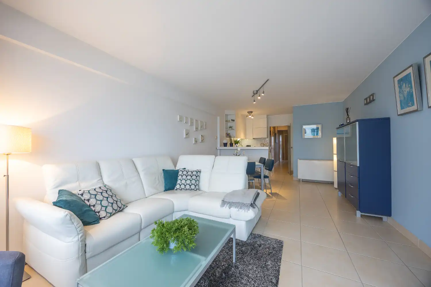 Luxe appartement op de zeedijk met panoramisch zeezicht en zuidgericht terras foto 5