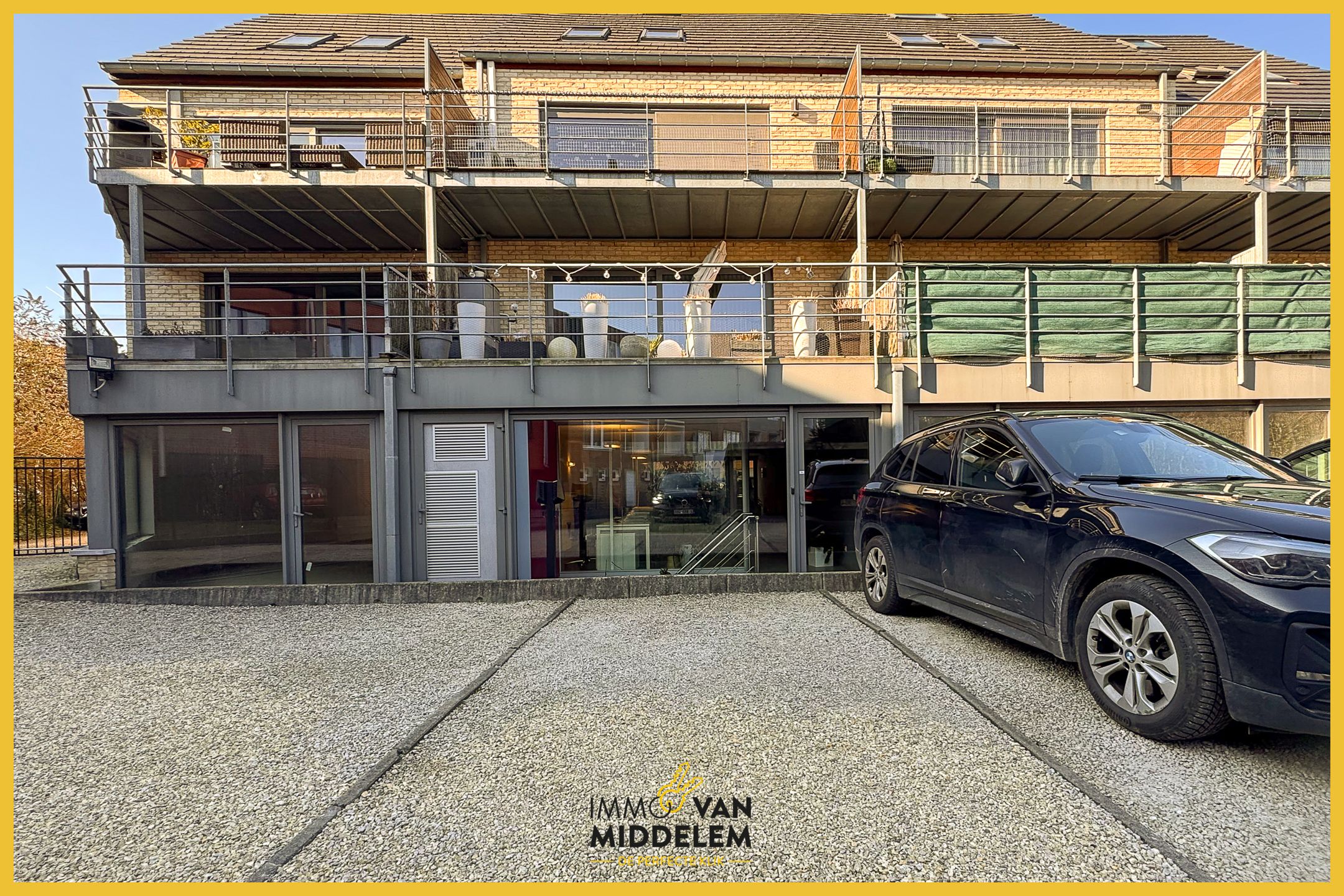 ENERGIEZUINIGE HANDELSRUIMTE MET 2 PARKINGS TE ZELLIK foto 2
