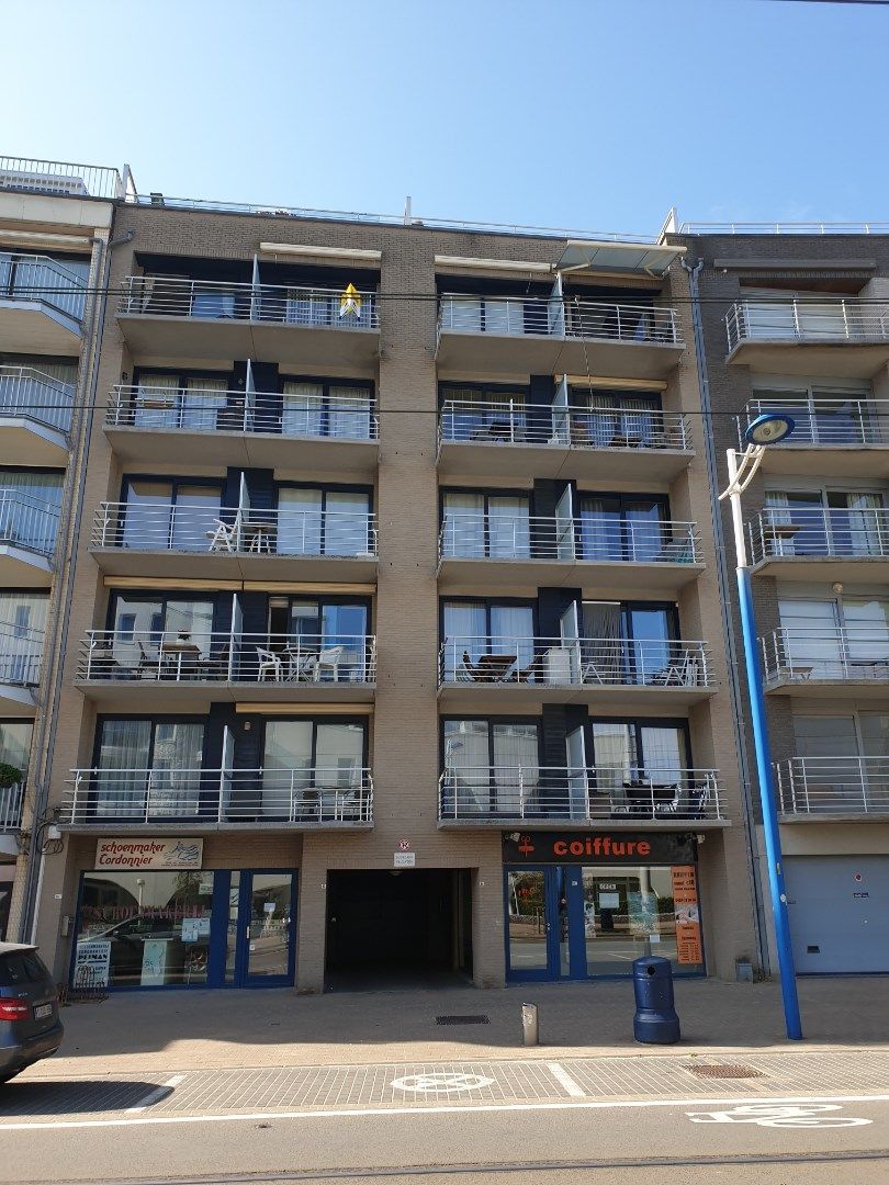 ZUIDGERICHT MODERN APPARTEMENT MET 2 SLAAPKAMERS OP EEN BOOGSCHEUT VAN DE ZEEDIJK GELEGEN foto 2