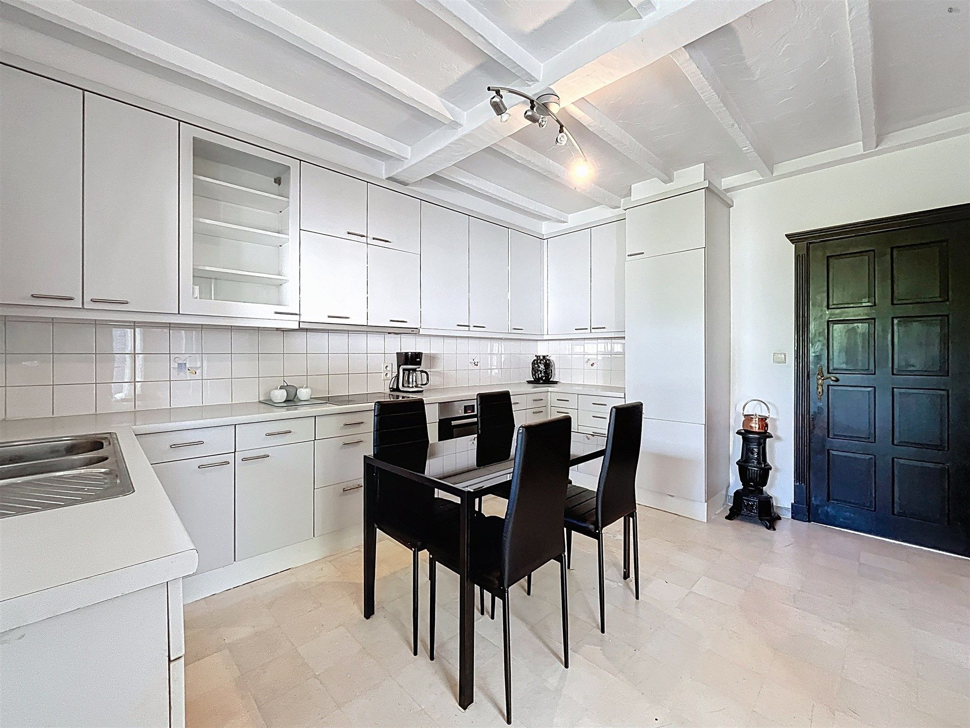 Woning met 3 slk en garage op grond van 704m². foto 5