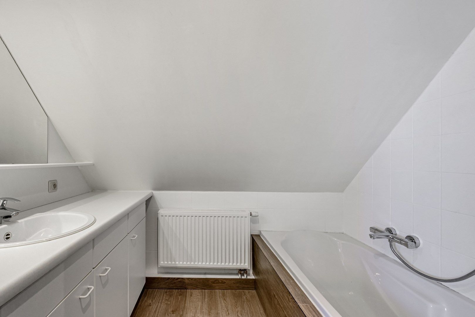 Instapklaar appartement met ruim terras foto 11