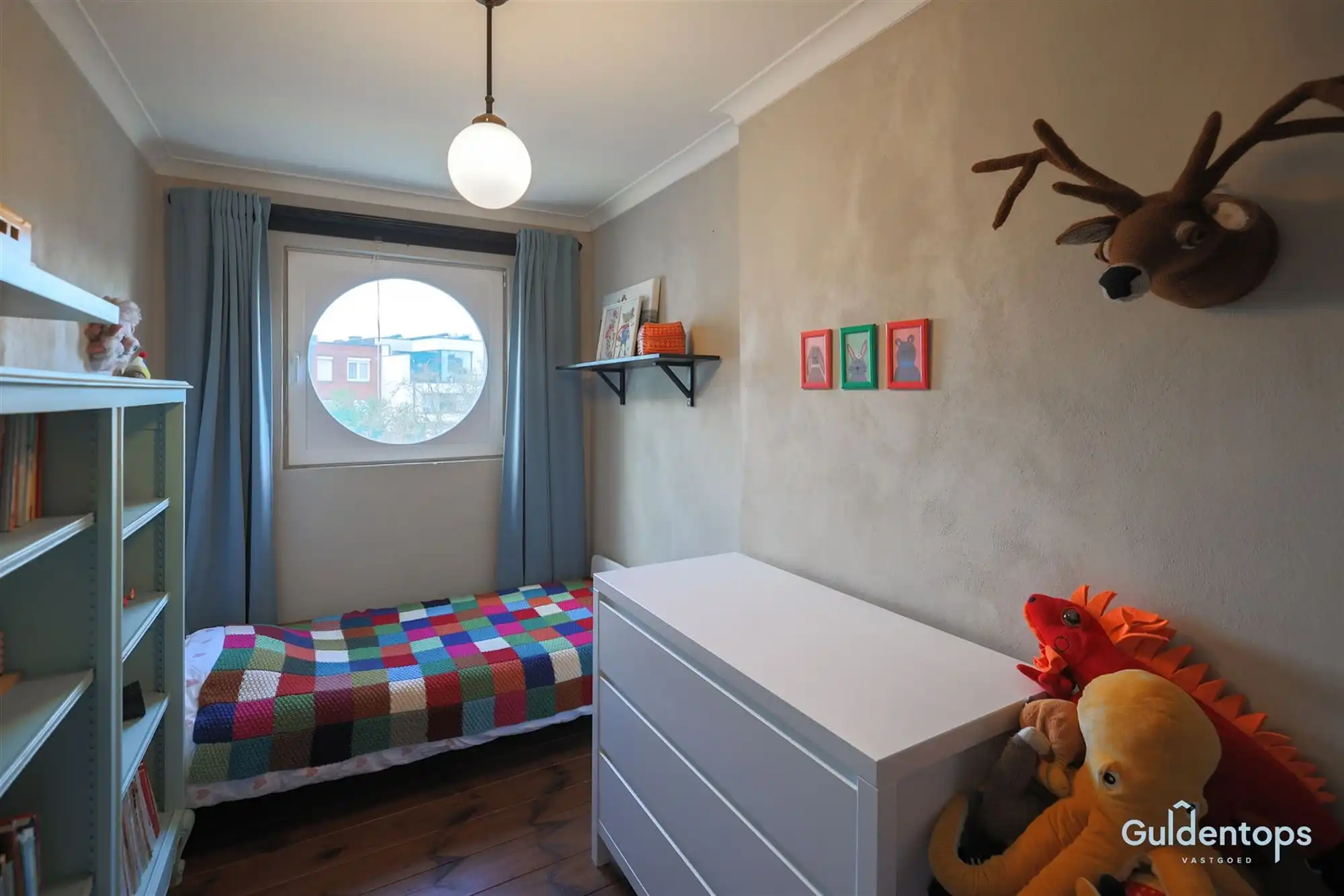 Knappe goed gelegen architectenwoning met mooie tuin foto 17