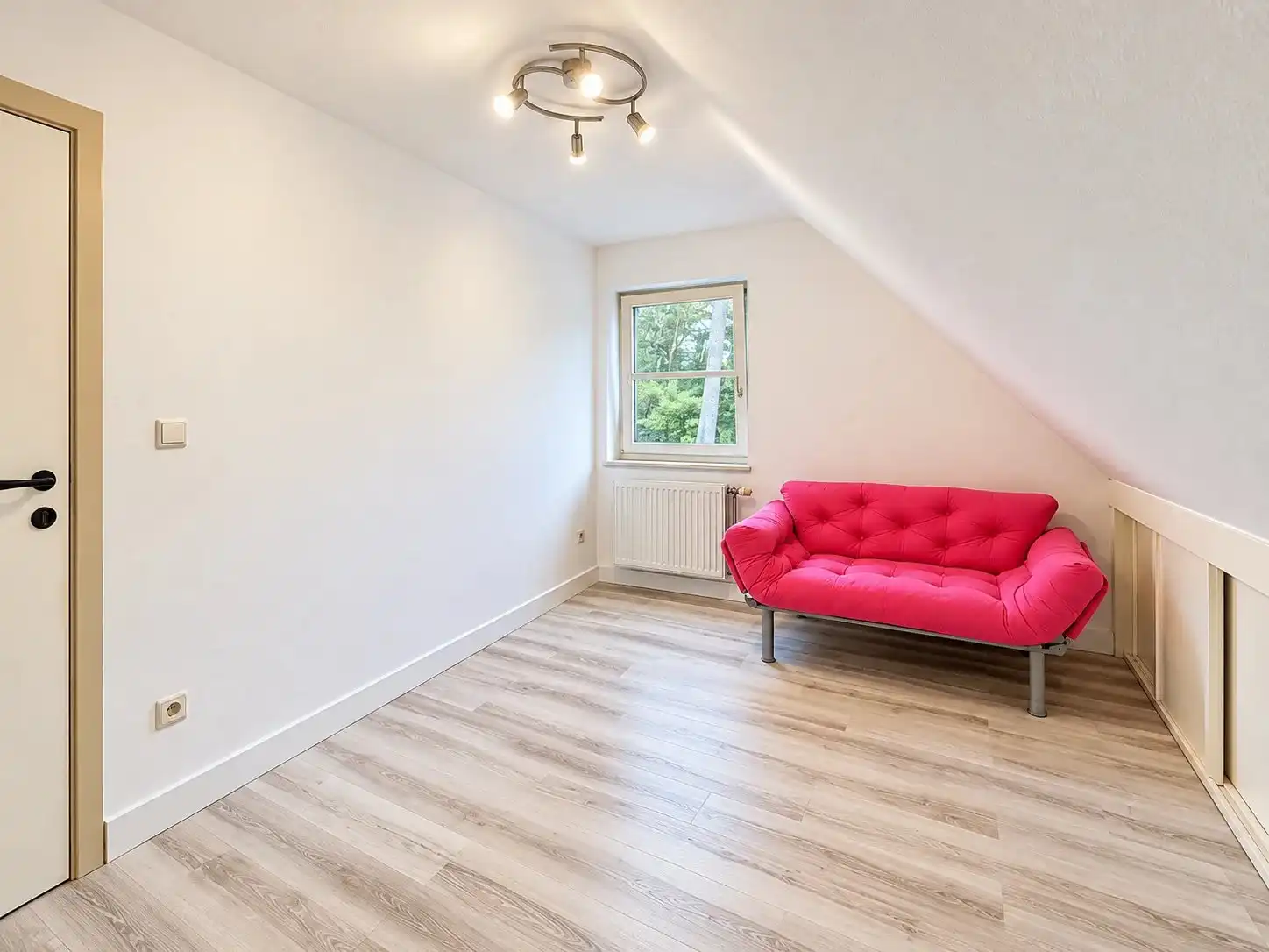 Instapklare woning met 4 slaapkamers op een mooi perceel. foto 28
