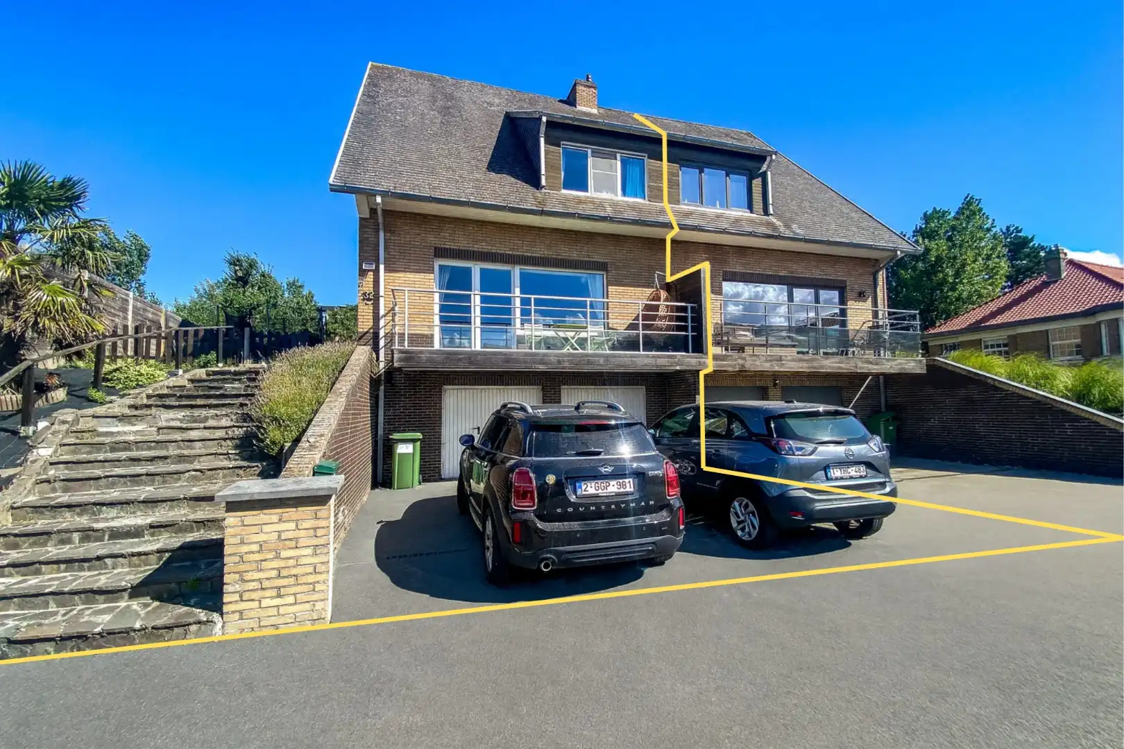 Ruime koppelvilla met 4 slaapkamers en dubbele garage te koksijde-Bad op amper 700m van het strand.  foto {{pictureIndex}}