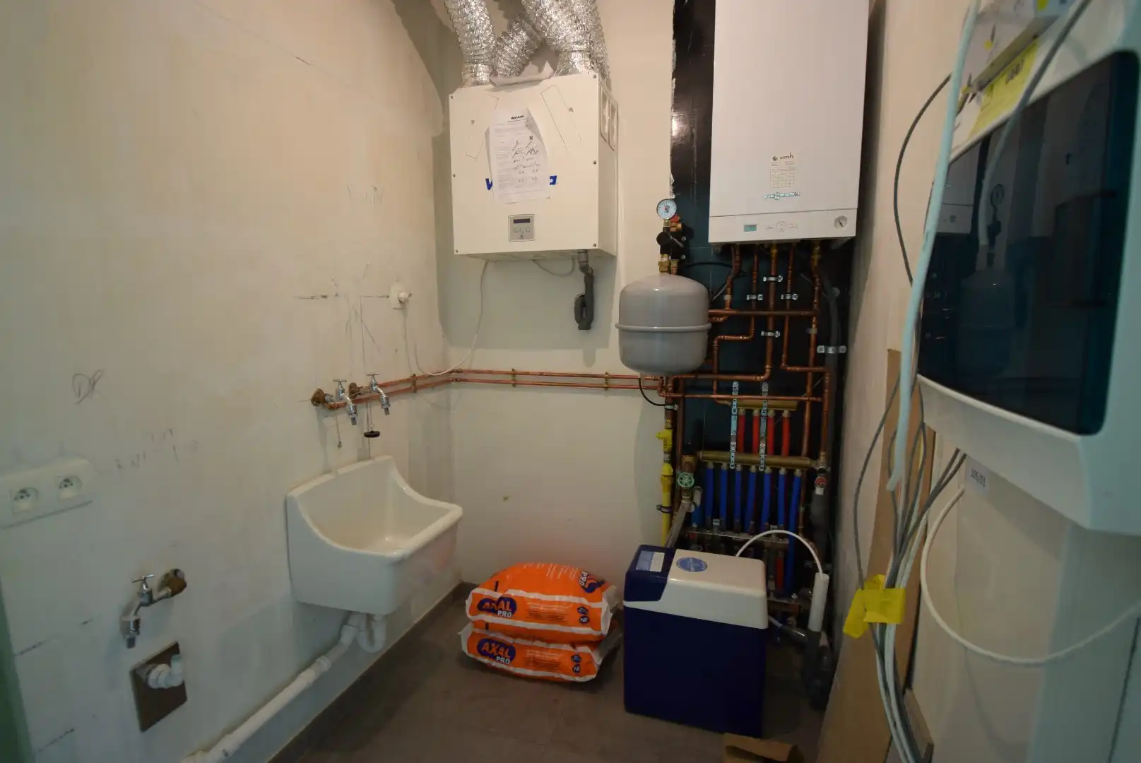 UNIEK INSTAPKLAAR GELIJKVLOERS APPARTEMENT IN EEN GROENE OMGEVING. foto 18