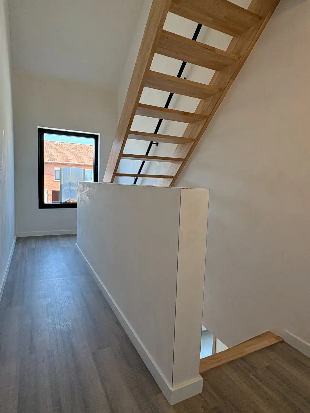 Instapklare woning te Kuurne met 3 slaapkamers, zijweg, oprit en zoveel meer! foto 10