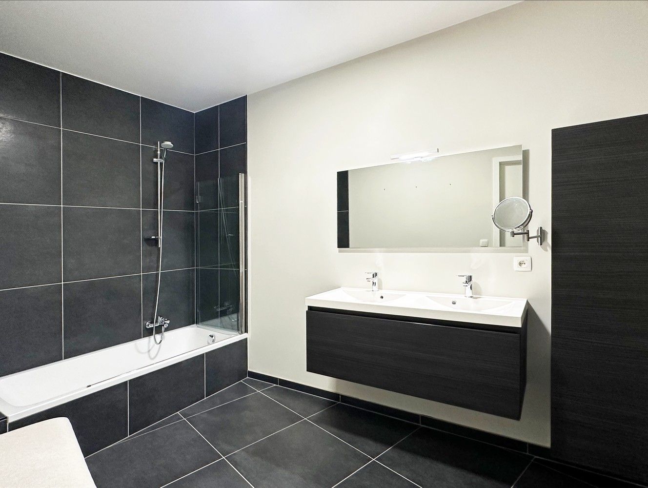 Modern appartement met 2 slaapkamers, aangenaam terras & autostaanplaats in Lier! foto 11
