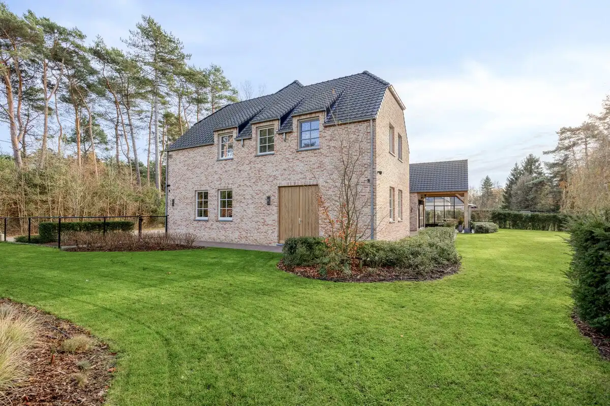 Ruim ingedeelde en kwalitatief afgewerkte villa op een mooi perceel met naastgelegen bouwgrond. foto 36