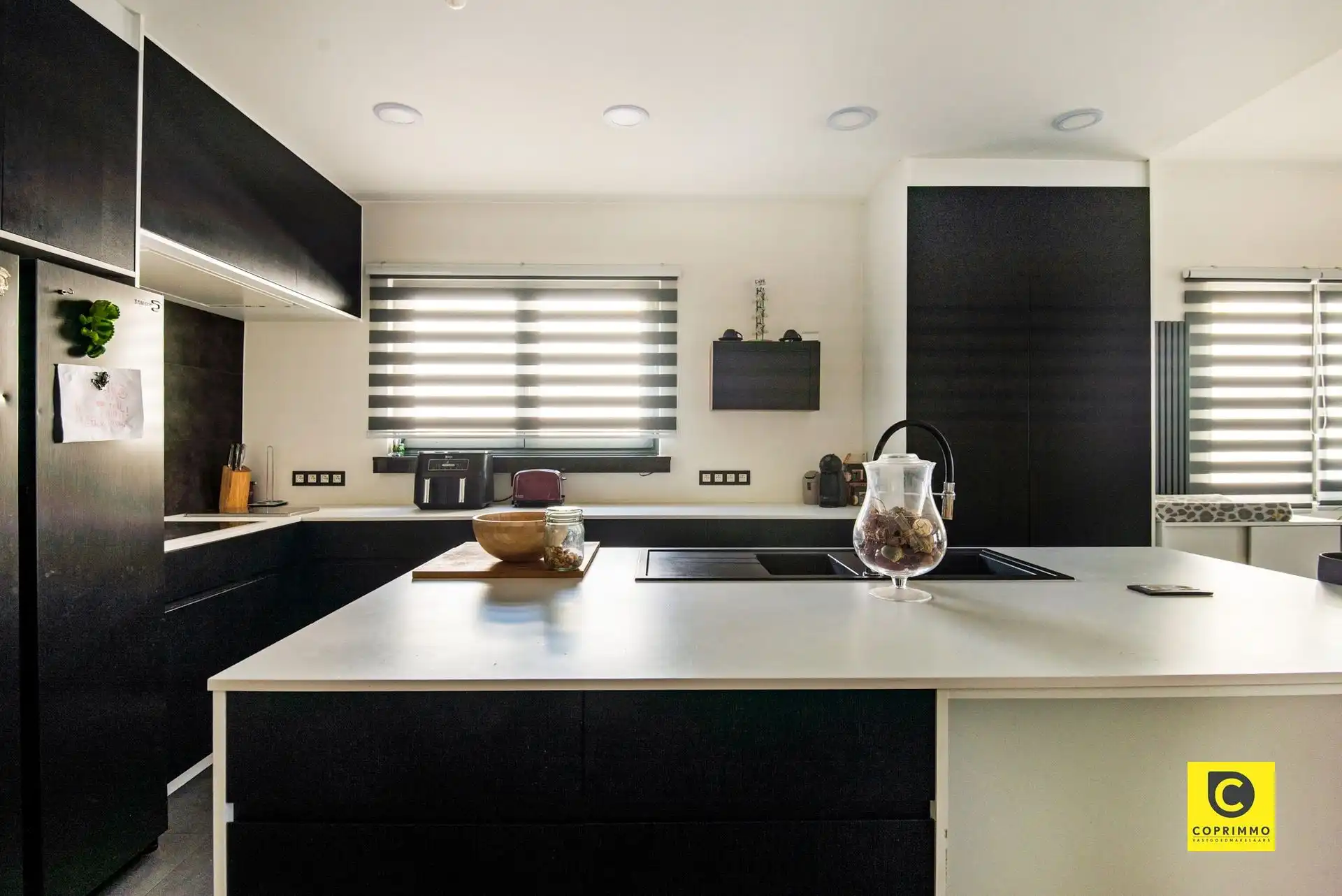 Woning: 4 slk + magazijn foto 6