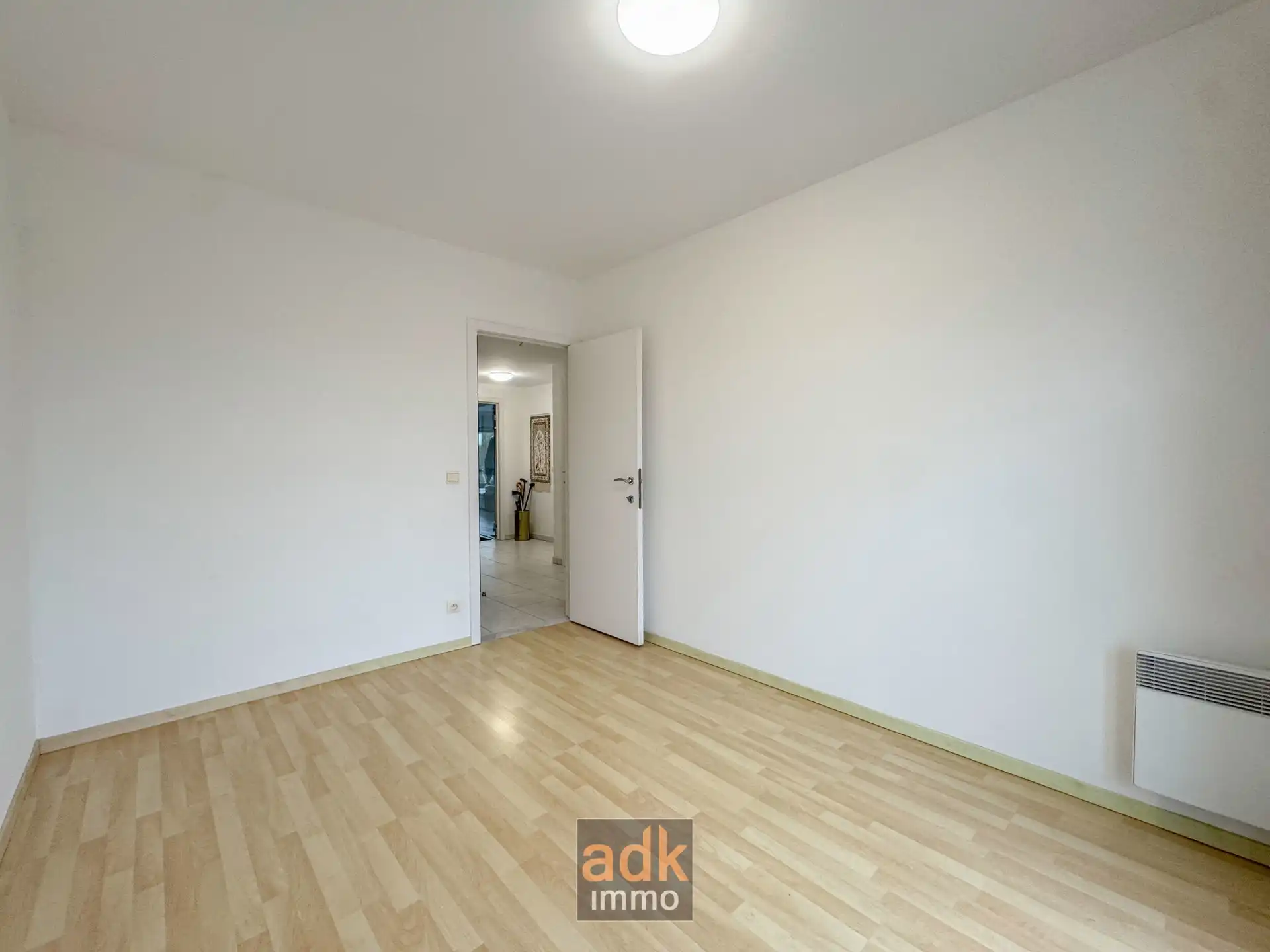 Ruim en lichtrijk appartement met zicht op het park. 2 slaapkamers, 2 badkamers, 2 terrassen, incl. kelder.  foto 15