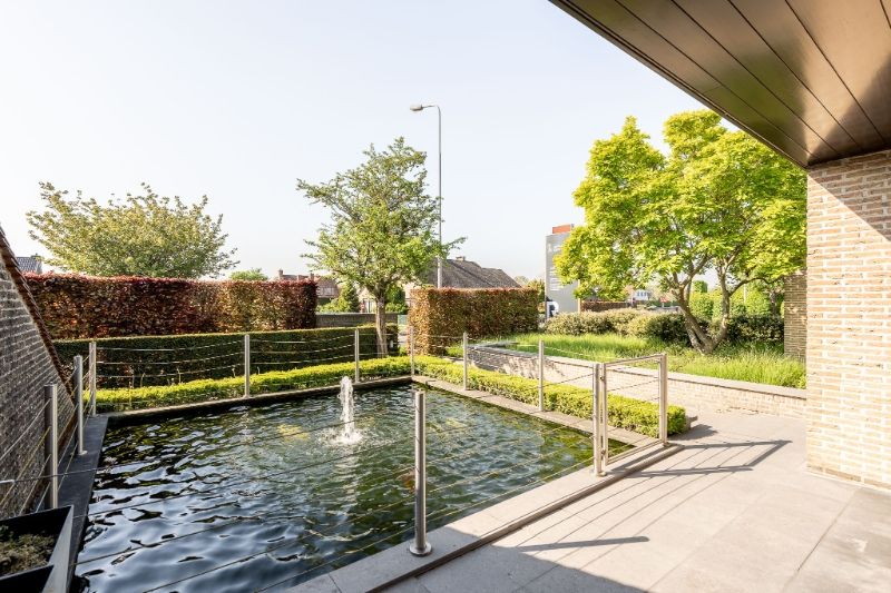 Stijlvolle villa met winkelruimte, parking, loods en handelsfonds op toplocatie foto 14
