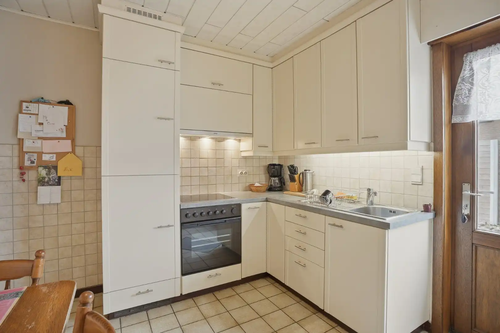Alleenstaande bungalow met garage en tuin  op 684 m² foto 9