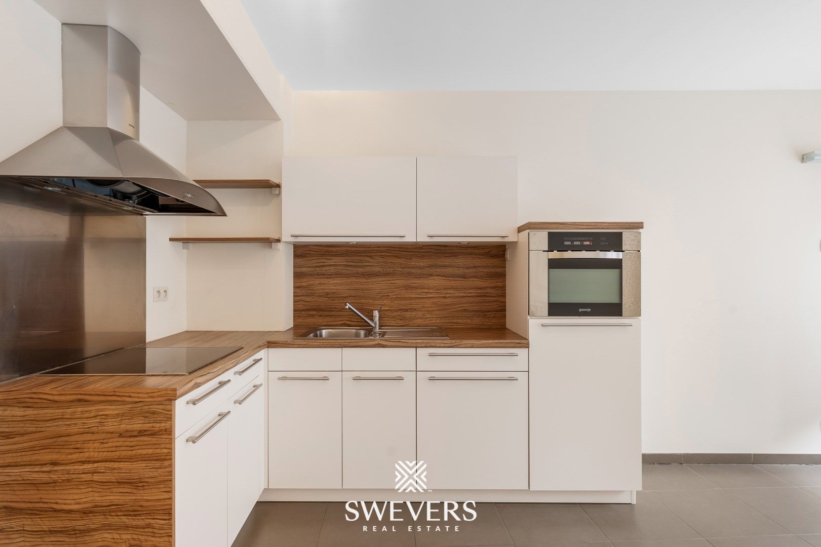 Praktisch appartement met terras in hartje Sint-Truiden foto 6