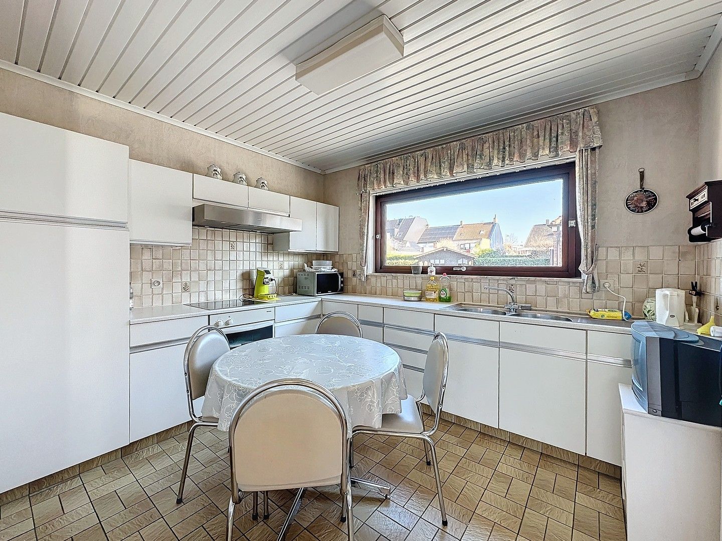 Goed onderhouden villa-bungalow in het hartje van Oostduinkerke-dorp. foto 4