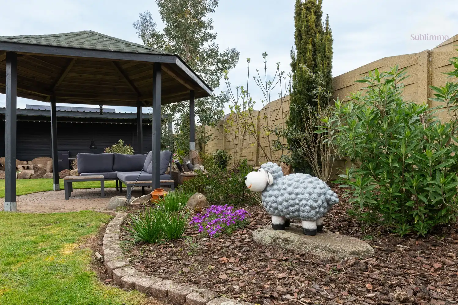 Rustig gelegen gezinswoning met 3 slaapkamers op een perceel van 744 m². foto 22