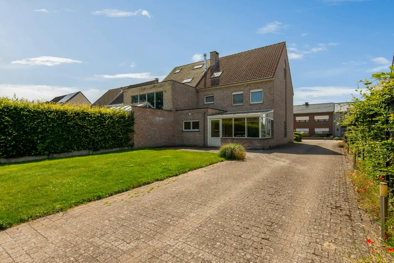 Ruime halfopen bebouwing aan natuurgebied foto 17